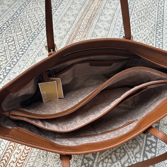 MICHAEL Michael Kors Jet Set Travel Medium Top Zip Multifunction Tote - Picture 3 of 5